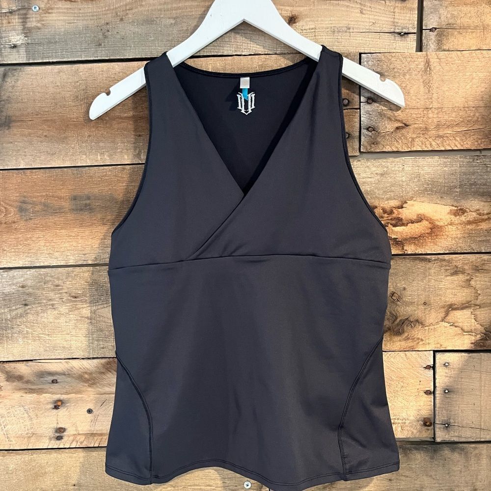 Eleven black v-neck contoured workout tank - XL